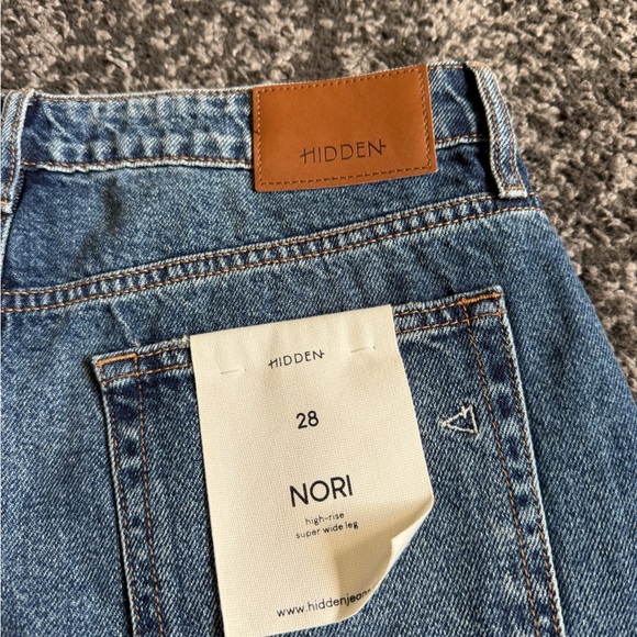 Hidden Nori Dark Wash Cuffed Wide Leg - Size 28 - Picture 7 of 8